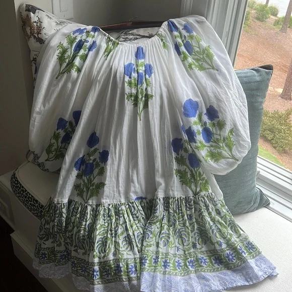 Juliet Dunn Dress Blue White Floral One Size Fits All | Color: Blue/White | Size: S | Kamchicoine's Closet Juliet Dunn Dress Blue White Floral One Size Fits All | Color: Blue/White | Size: S | Kamchicoine's Closet